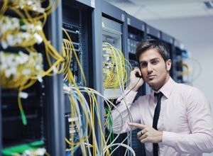 Working with an IT network support technician offers many benefits to the company. 