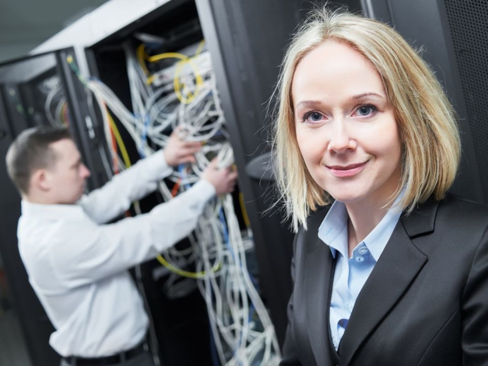 Working with computer network support specialists has many advantages.